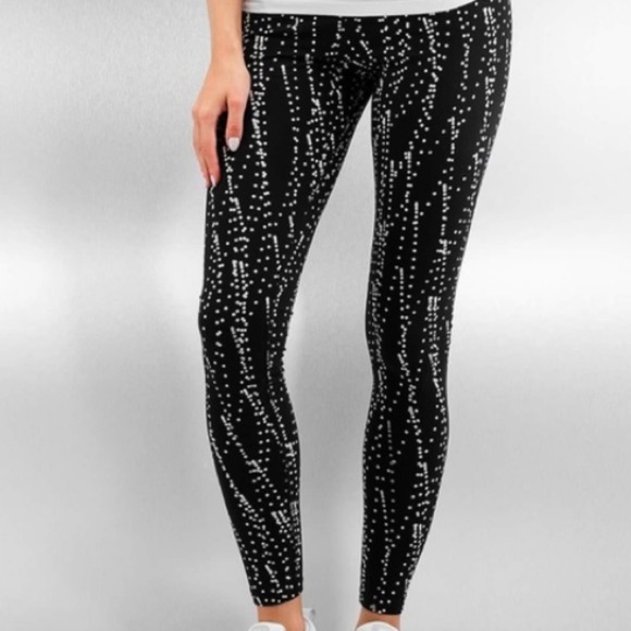 Nike Capri cropped ankle leggings size medium Nike pants workout active wear - Picture 1 of 7